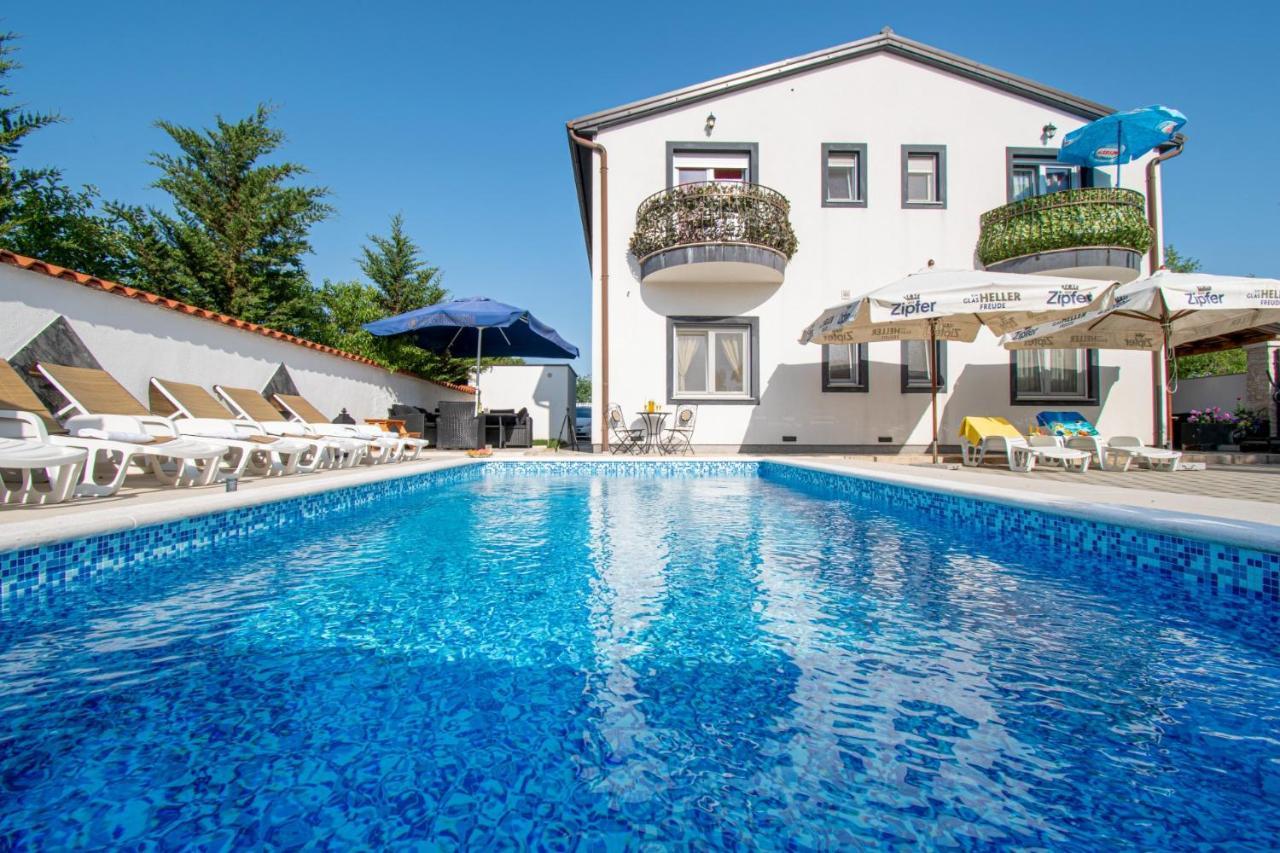 Gasthof With Pool In Pula,croatia