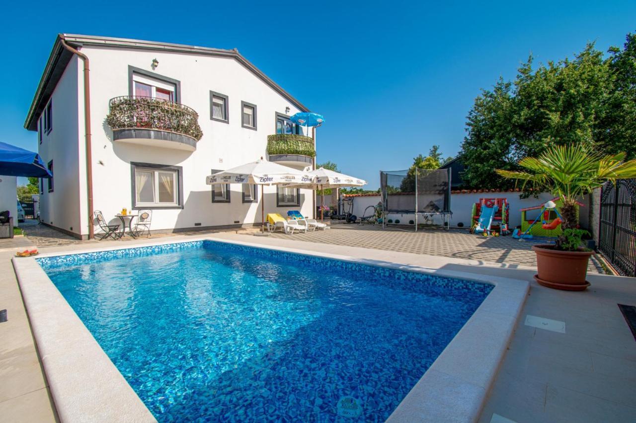 Gasthof With Pool In Pula,croatia Pula