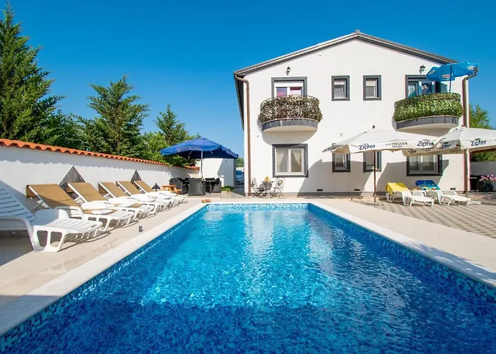 Apartments With Pool In Pula,Croatia