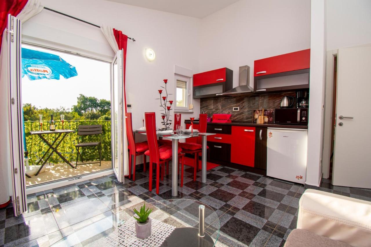 Guest house With Pool In Pula,croatia *