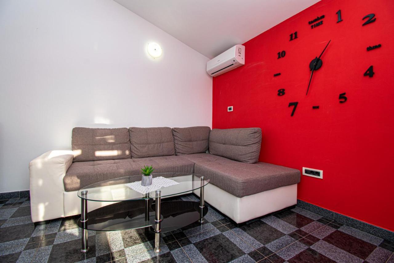 With Pool In Pula,croatia Guest house