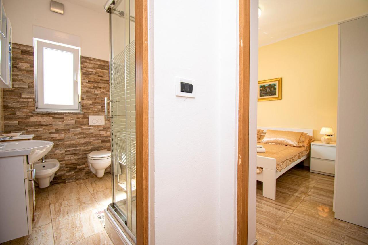 Guest house With Pool In Pula,croatia