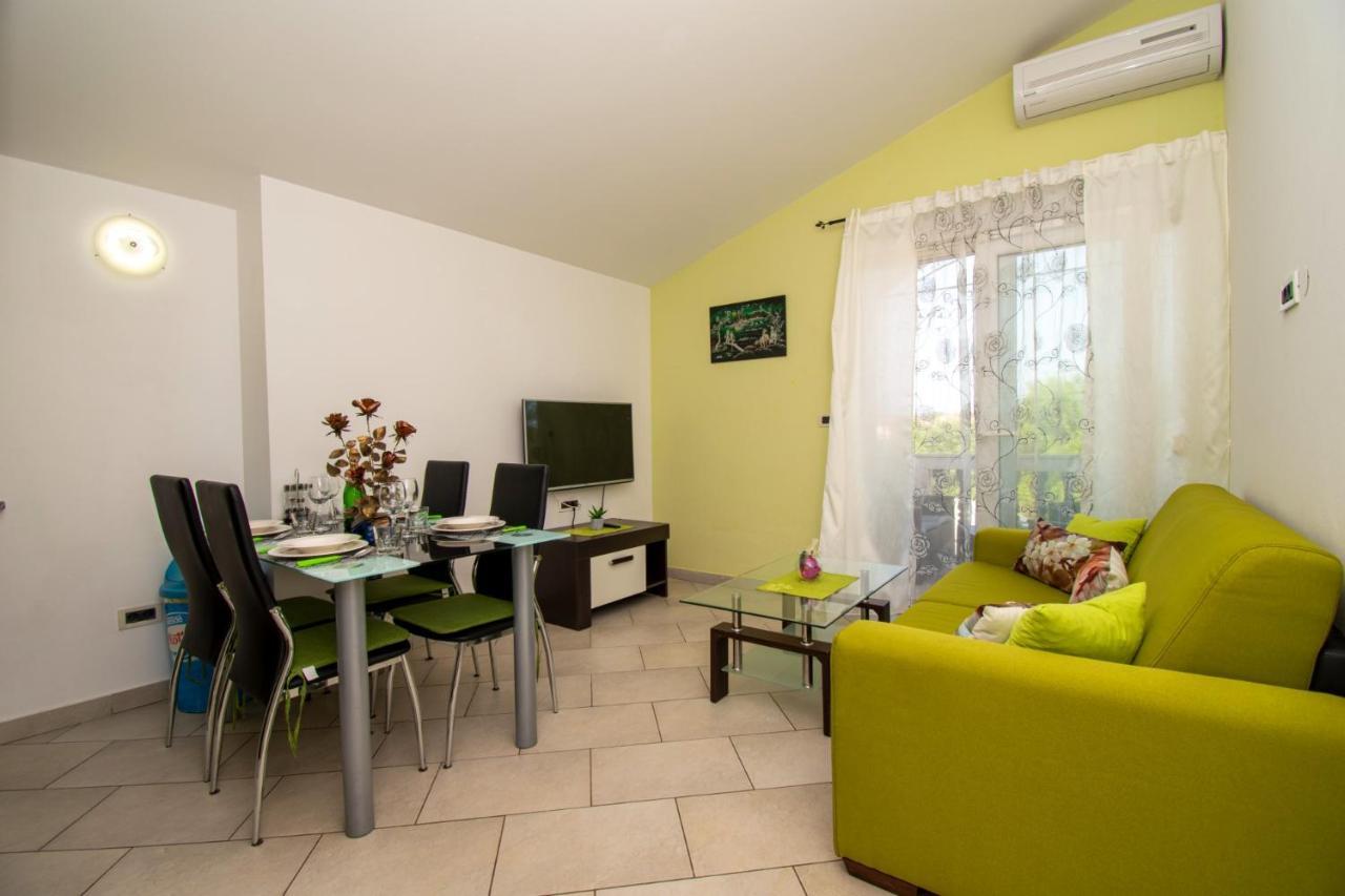 With Pool In Pula,croatia Guest house *