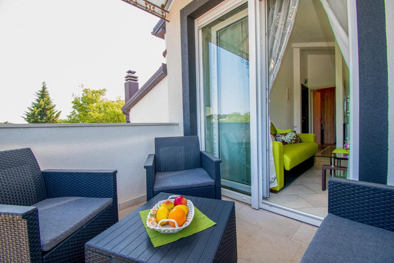 With Pool In Pula,croatia Guest house Pula