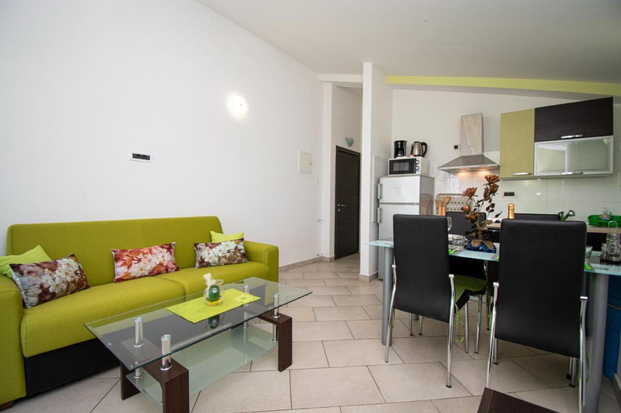 Guest house With Pool In Pula,croatia *