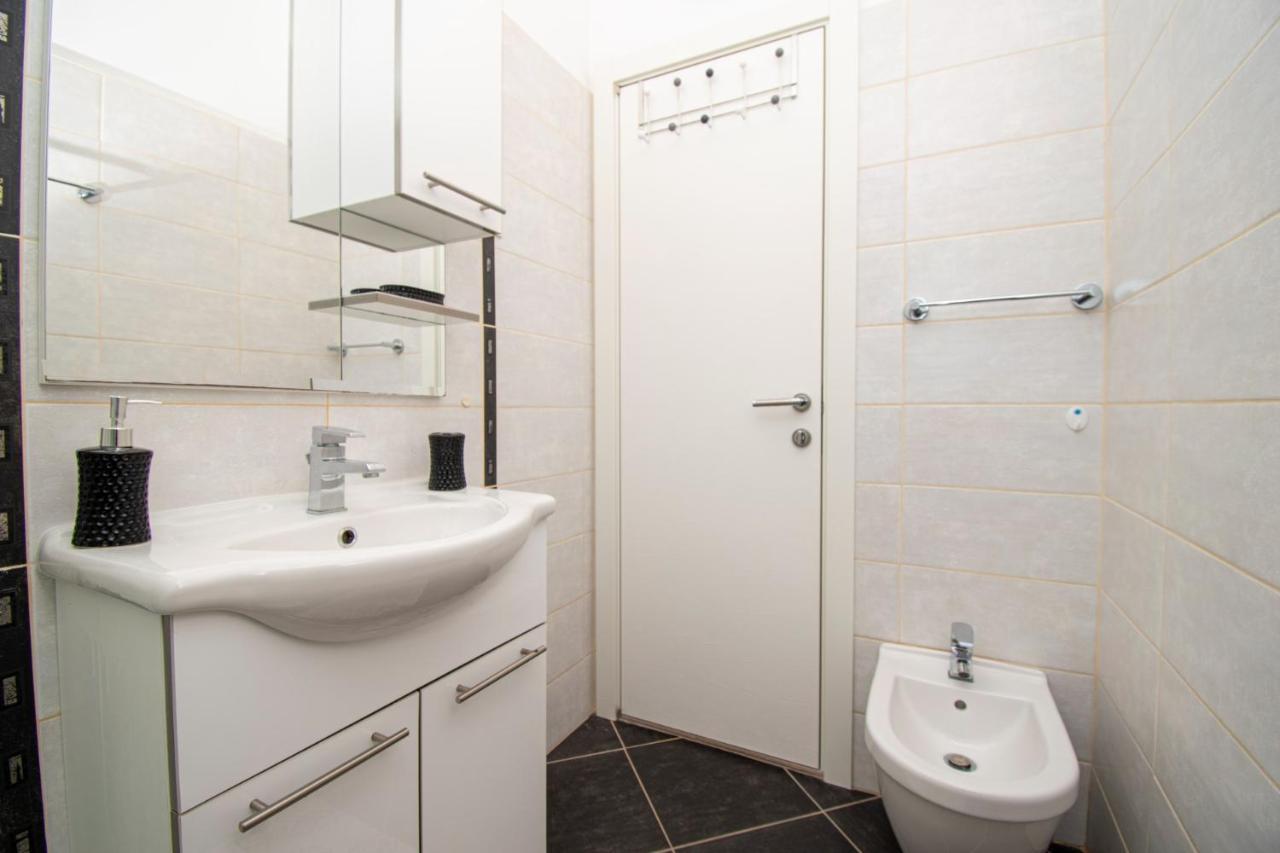 With Pool In Pula,croatia Guest house Pula