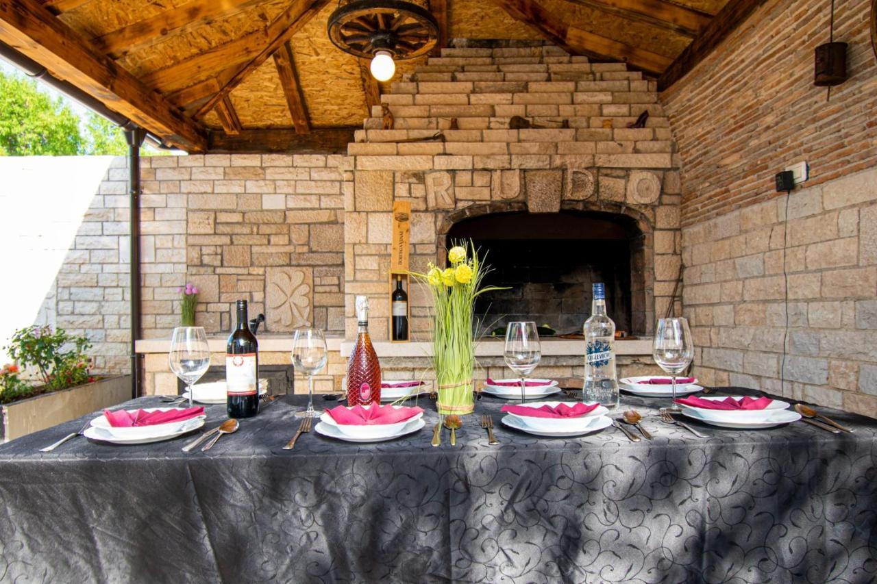 Guest house With Pool In Pula,croatia *